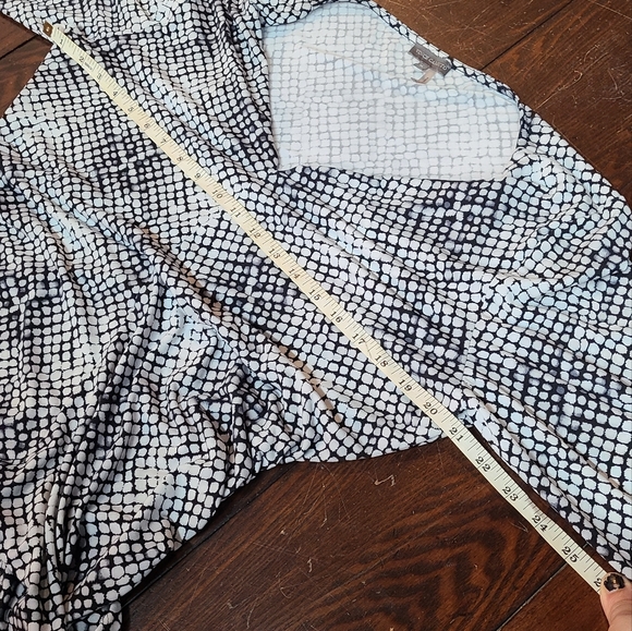 💜Vince Camuto Long Sleeve top - Picture 3 of 11